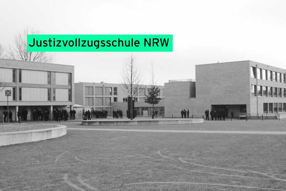 Auf dem Bild sind die Gebäude der Justizvollzugsschule NRW in Wuppertal abgebildet.
